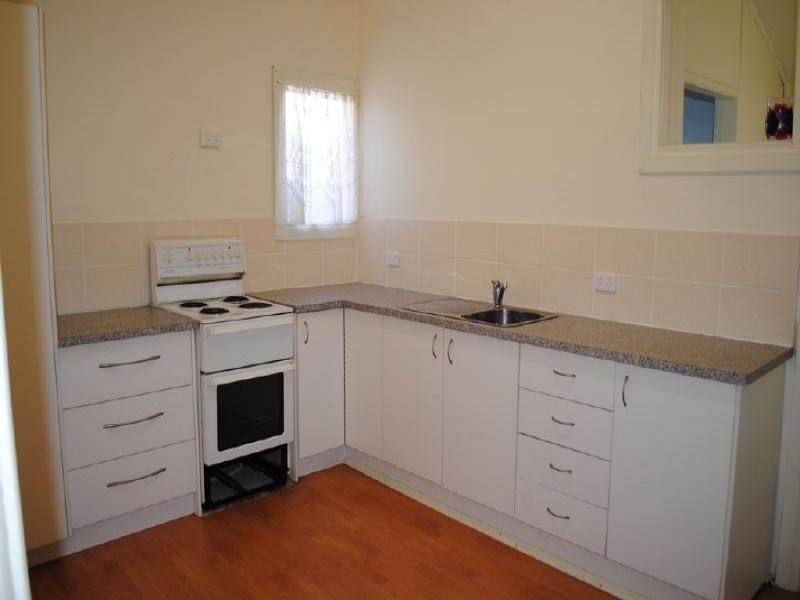 85 Berthong Street, Cootamundra NSW 2590