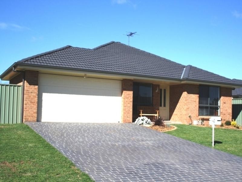 9 Mayoh Place, Young NSW 2594