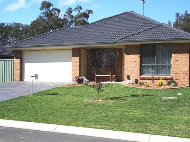 9 Mayoh Place, Young NSW 2594