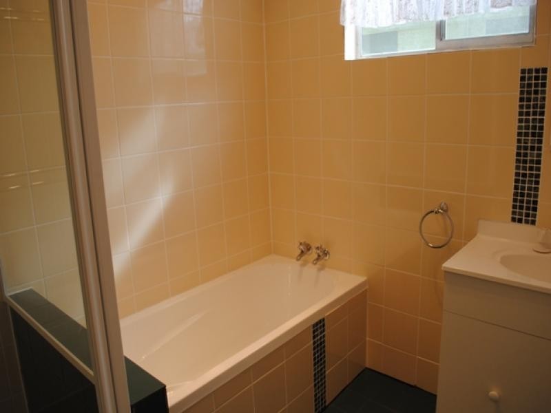 16 Cowcumbla Street, Cootamundra NSW 2590
