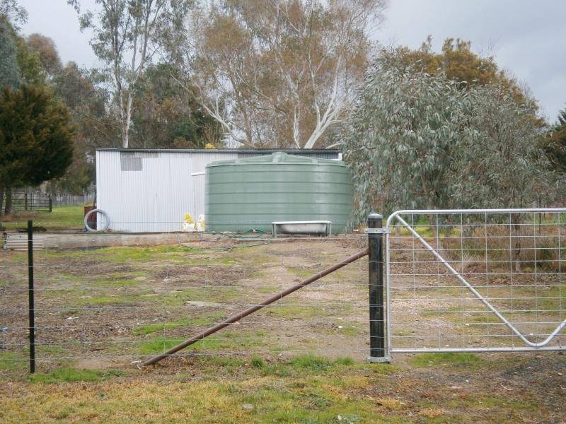 8 Watson Street, Wallendbeen NSW 2588