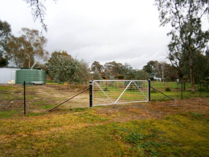 8 Watson Street, Wallendbeen NSW 2588
