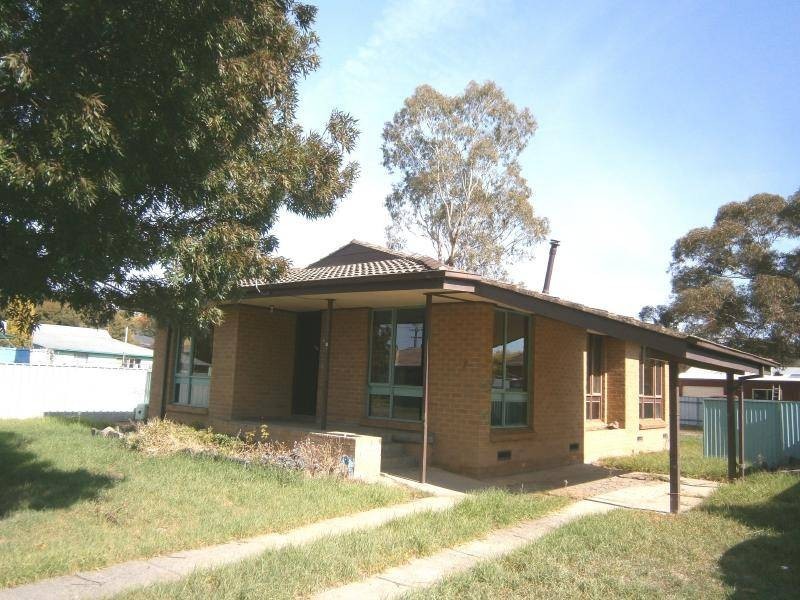 6 Meagher Street, Cootamundra NSW 2590