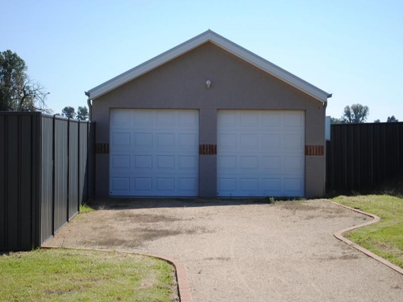 27 Mary Angrove Cres, Cootamundra NSW 2590