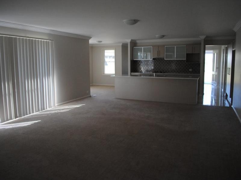 27 Mary Angrove Cres, Cootamundra NSW 2590