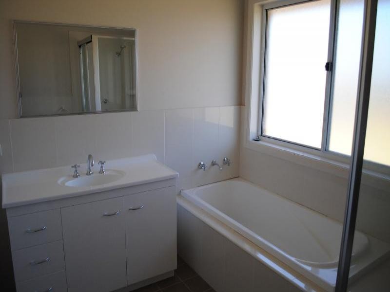 27 Mary Angrove Cres, Cootamundra NSW 2590