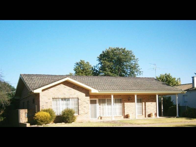 43 Thompson Street, Cootamundra NSW 2590