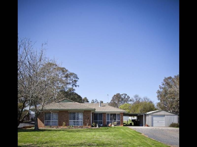 4 Bradman Street, Cootamundra NSW 2590