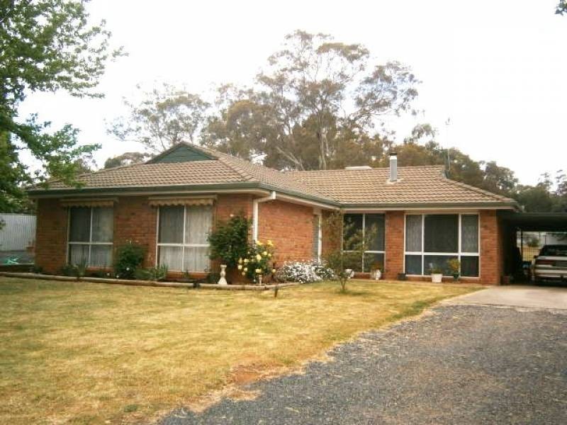 4 Bradman Street, Cootamundra NSW 2590