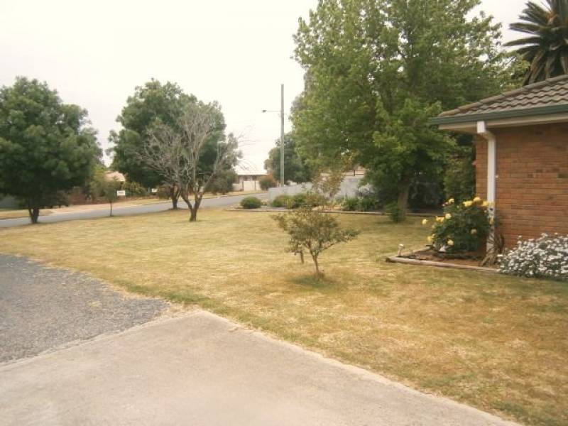 4 Bradman Street, Cootamundra NSW 2590