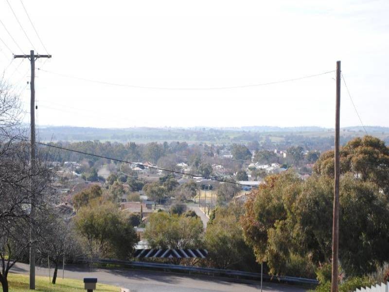 2 Ward Street, Cootamundra NSW 2590