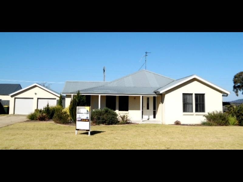 48 Mary Angove Crescent, Cootamundra NSW 2590
