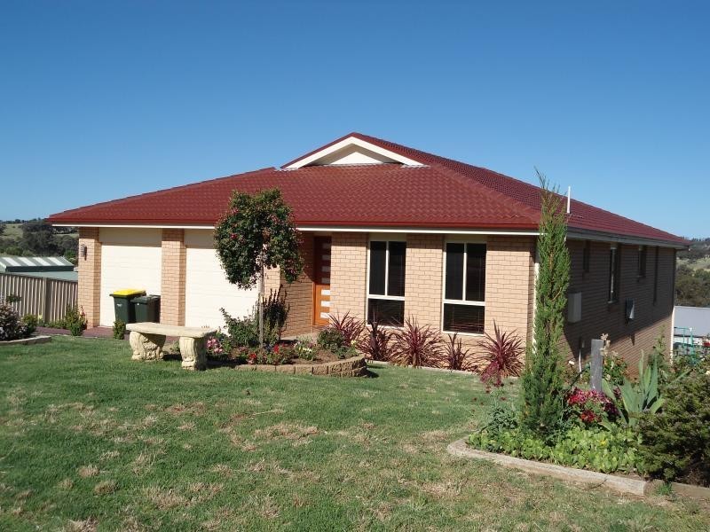 16 Hills Street, Young NSW 2594