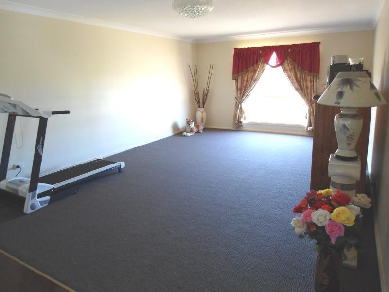 16 Hills Street, Young NSW 2594