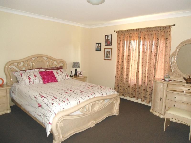 16 Hills Street, Young NSW 2594