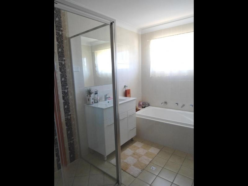 16 Hills Street, Young NSW 2594