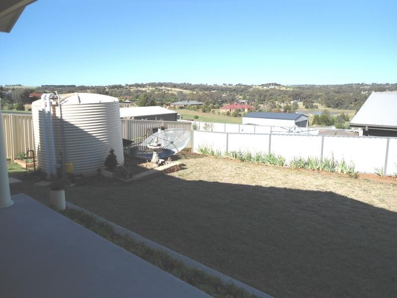 16 Hills Street, Young NSW 2594