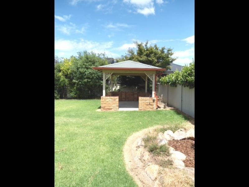 4 Sheahan Street, Cootamundra NSW 2590