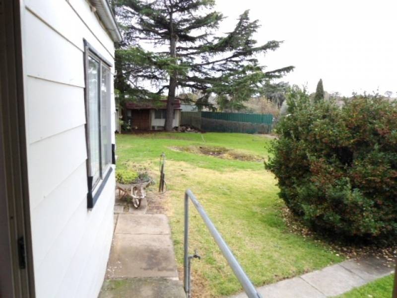 3 Grey Street, Wallendbeen NSW 2588