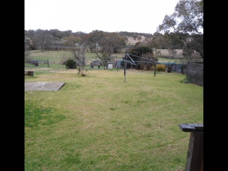 3 Grey Street, Wallendbeen NSW 2588