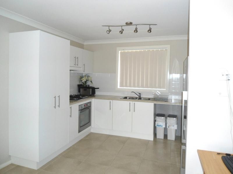 8 Garland Place, Young NSW 2594
