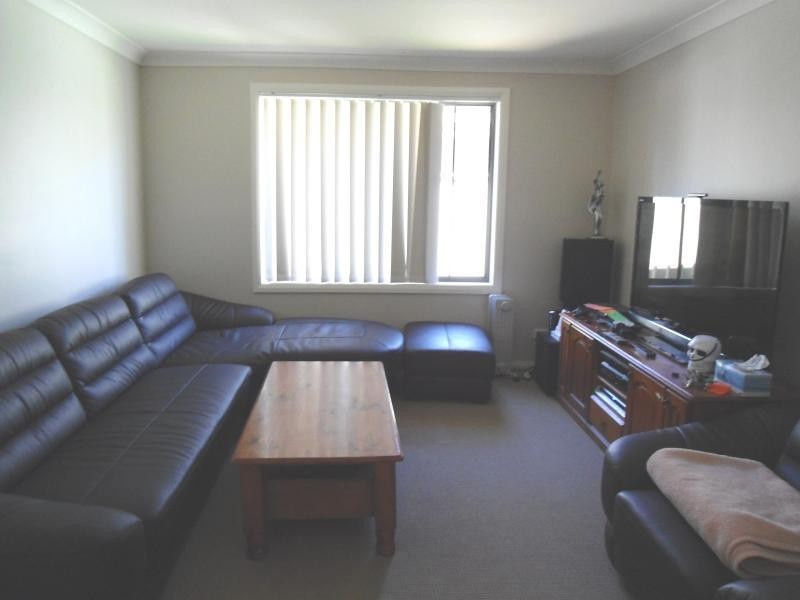 8 Garland Place, Young NSW 2594