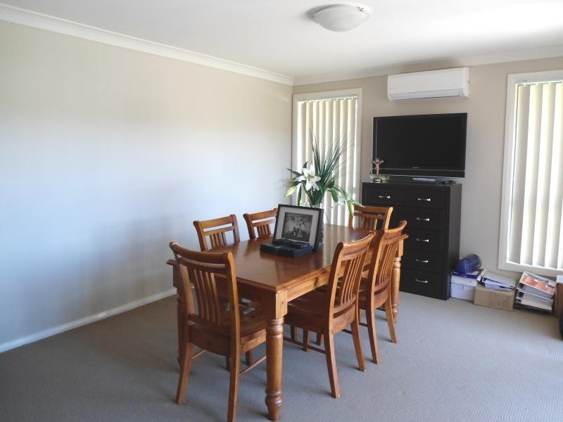 8 Garland Place, Young NSW 2594