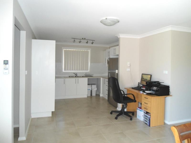 8 Garland Place, Young NSW 2594