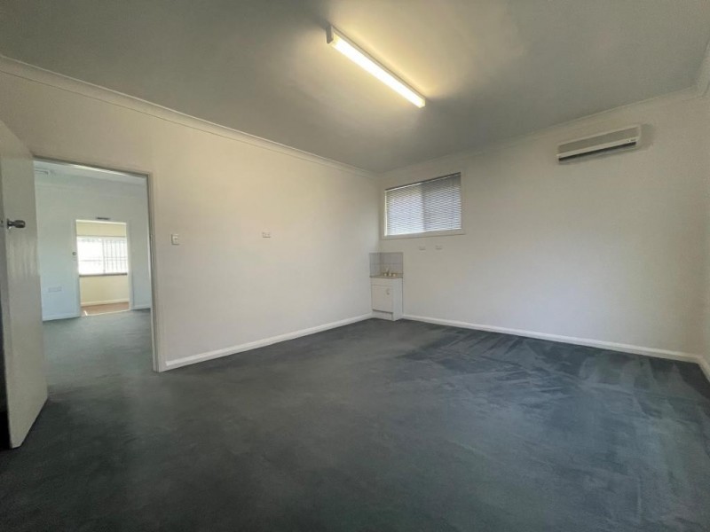 12 Renwick St, Wyoming NSW 2250