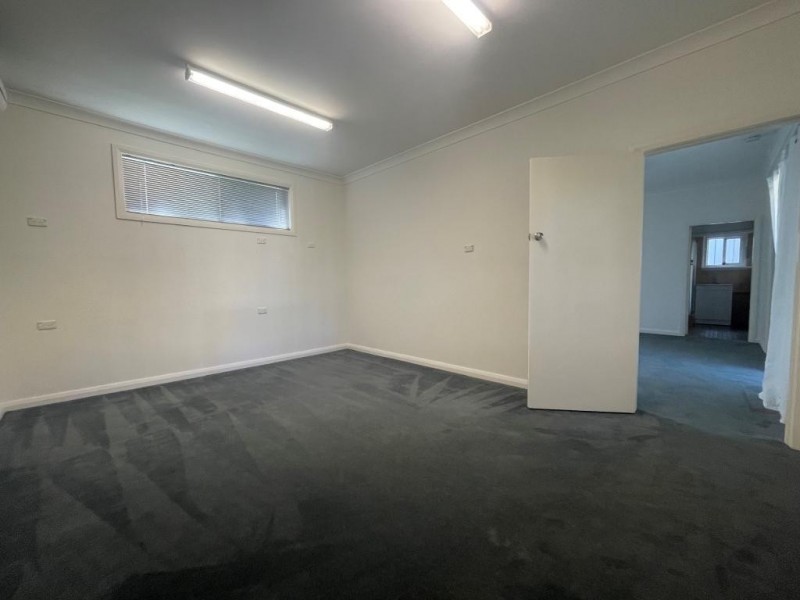 12 Renwick St, Wyoming NSW 2250