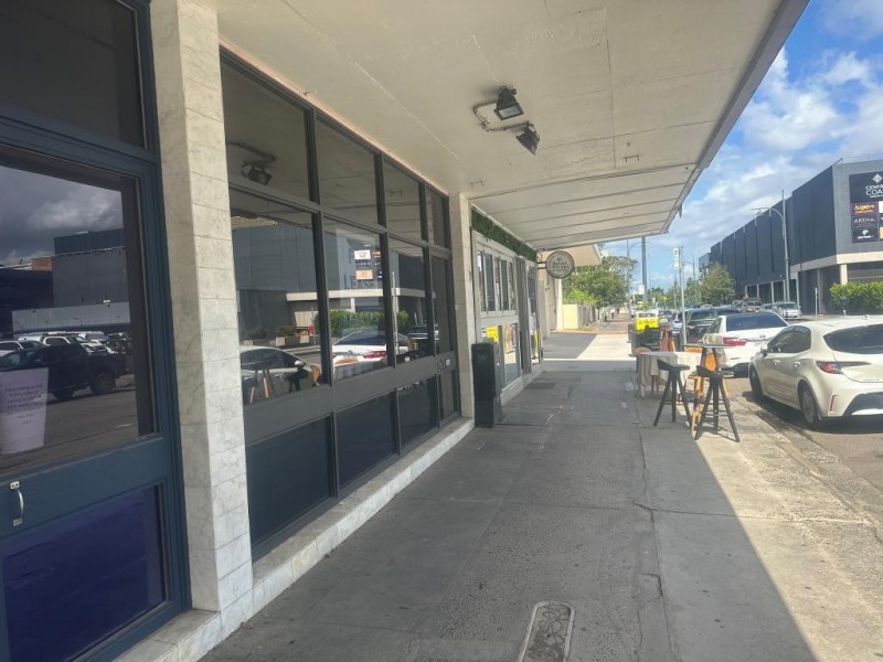 4 Baker St, Gosford NSW 2250