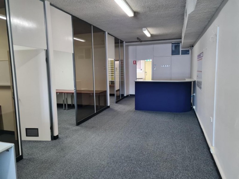 4 Baker St, Gosford NSW 2250