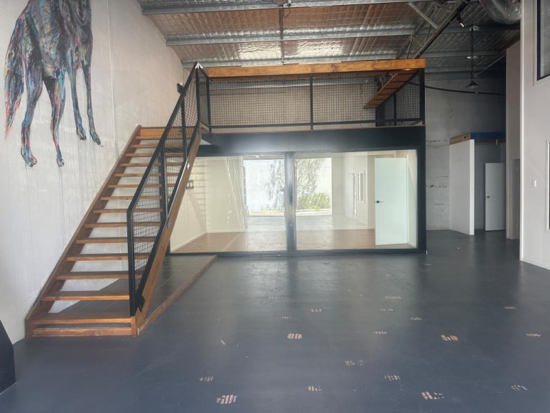 2/4 Enterprise Cl, West Gosford NSW 2250