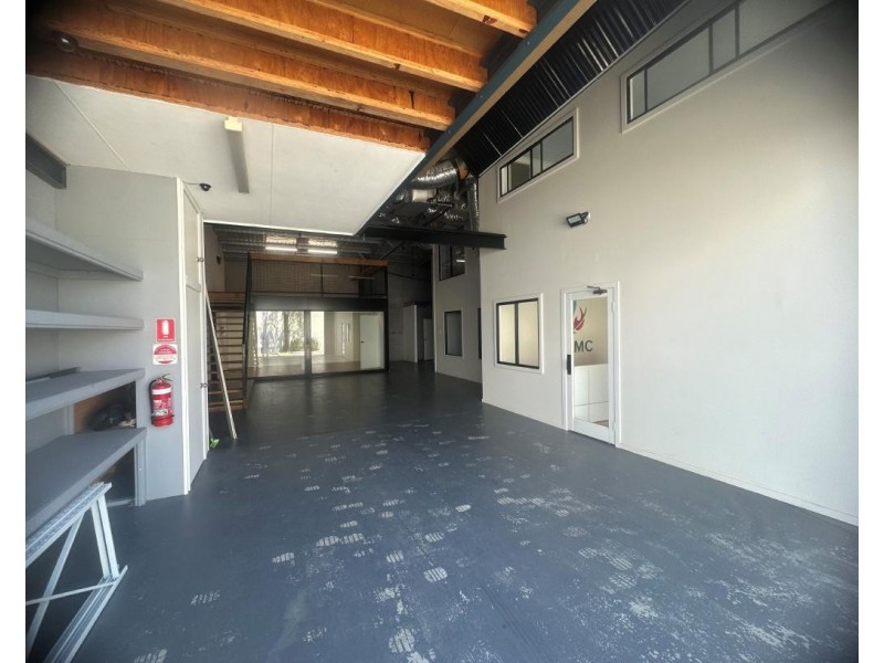 2/4 Enterprise Cl, West Gosford NSW 2250