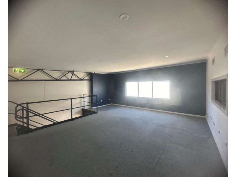 2/4 Enterprise Cl, West Gosford NSW 2250