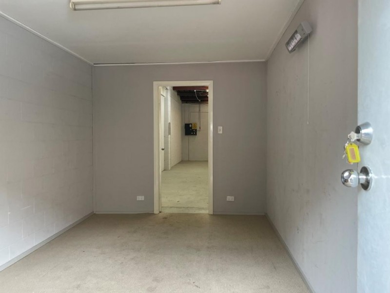 2/16 Grieve Rd, West Gosford NSW 2250