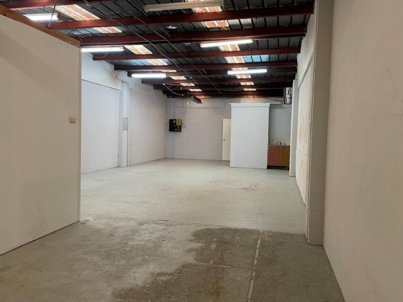 2/16 Grieve Rd, West Gosford NSW 2250