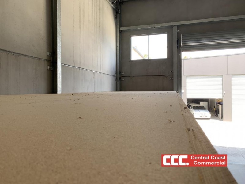 3/4 Dell Rd, West Gosford NSW 2250