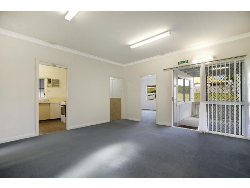 12 Renwick St, Wyoming NSW 2250