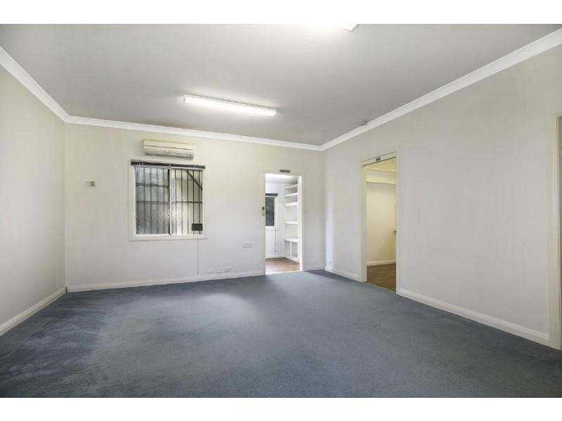 12 Renwick St, Wyoming NSW 2250