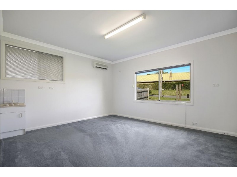 12 Renwick St, Wyoming NSW 2250