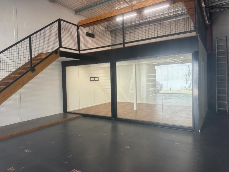 2/4 Enterprise Cl, West Gosford NSW 2250