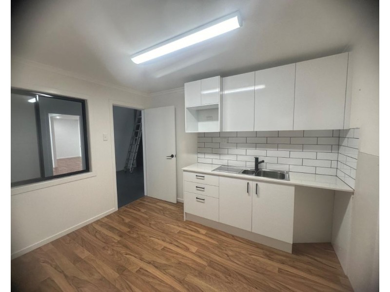 2/4 Enterprise Cl, West Gosford NSW 2250