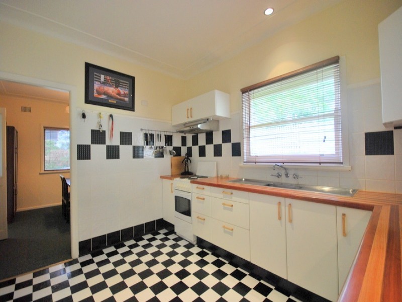 10 Thornley Street, Wyoming NSW 2250