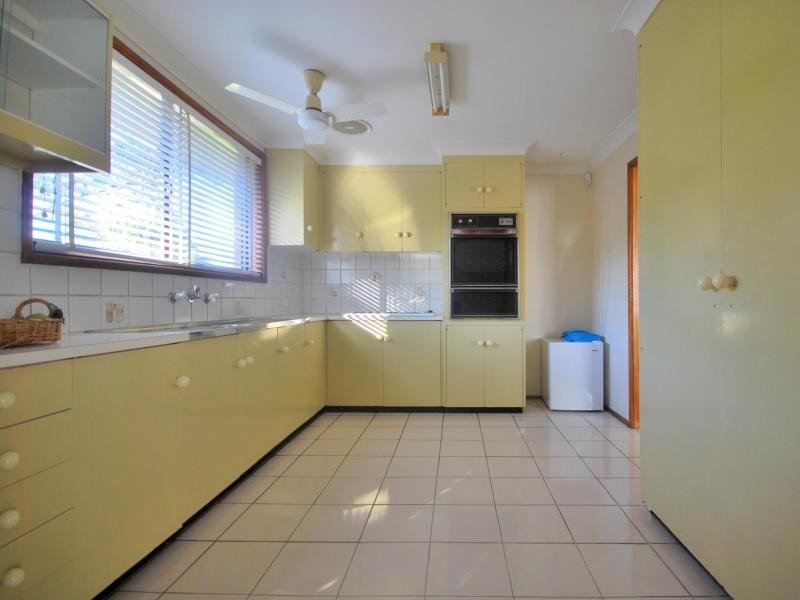 19 Chamberlain Rd, Wyoming NSW 2250