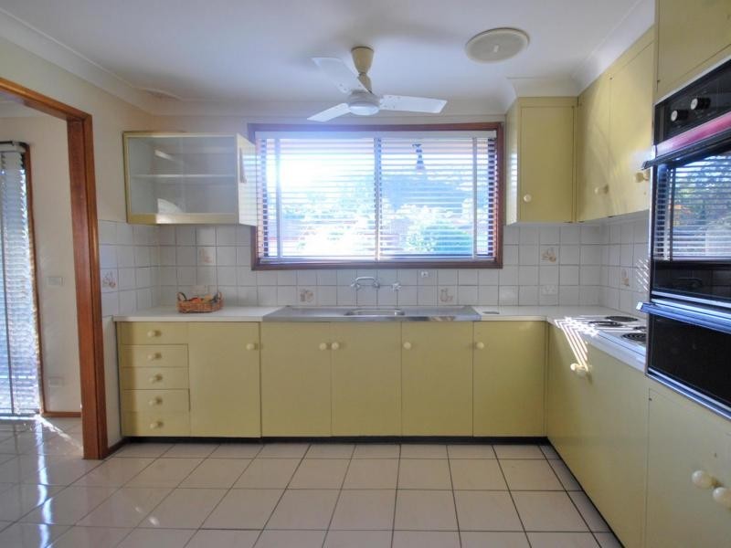 19 Chamberlain Rd, Wyoming NSW 2250