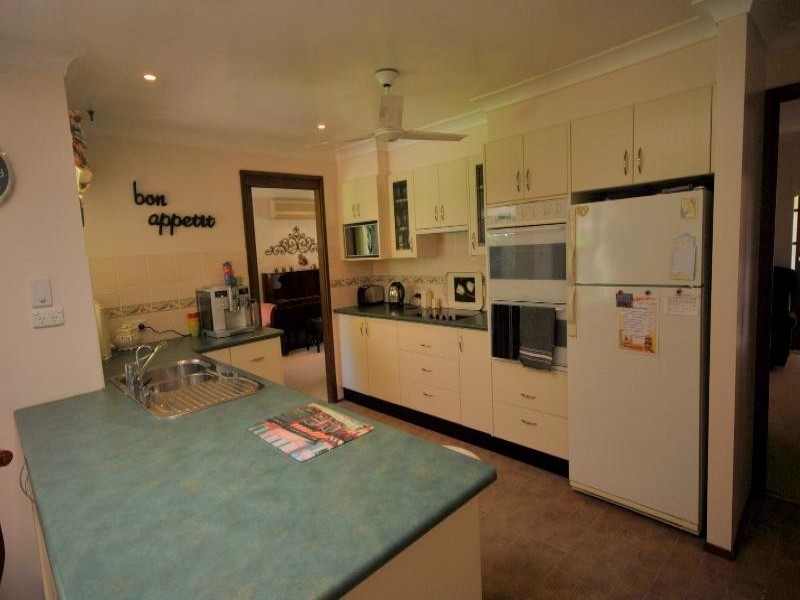 31 Fragar Ave, Wyoming NSW 2250