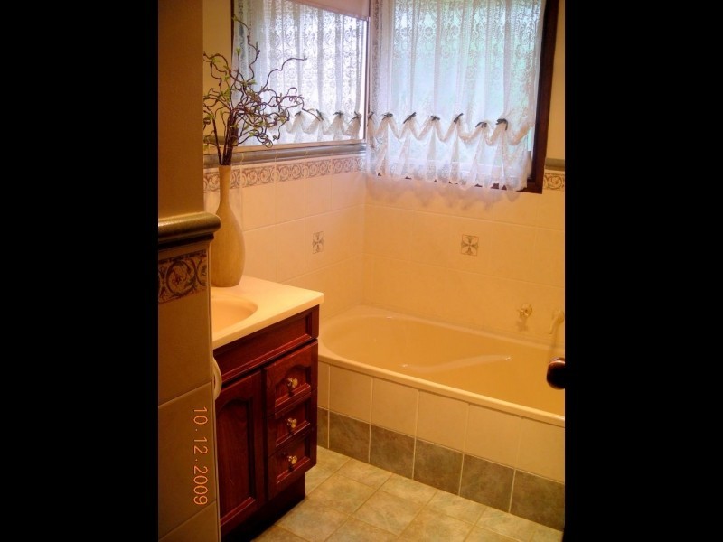 31 Fragar Ave, Wyoming NSW 2250