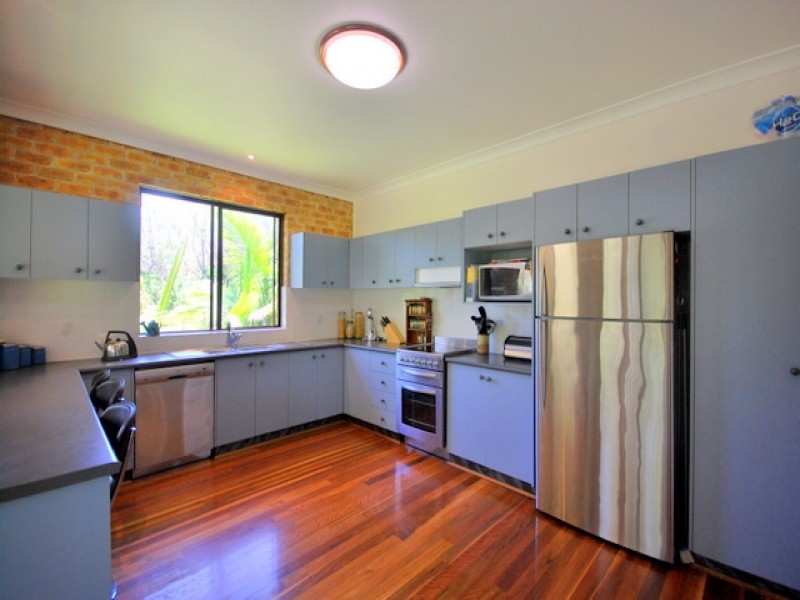 5 Coulter Road, Wyoming NSW 2250