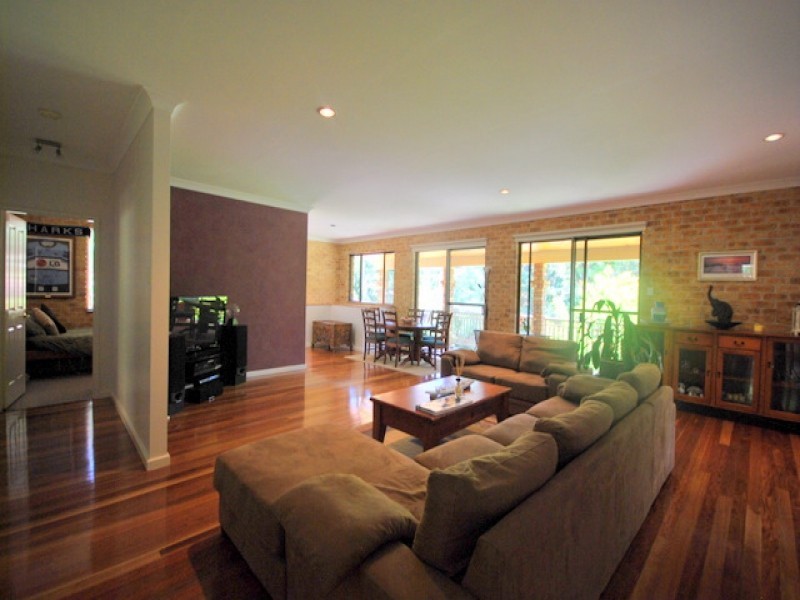 5 Coulter Road, Wyoming NSW 2250